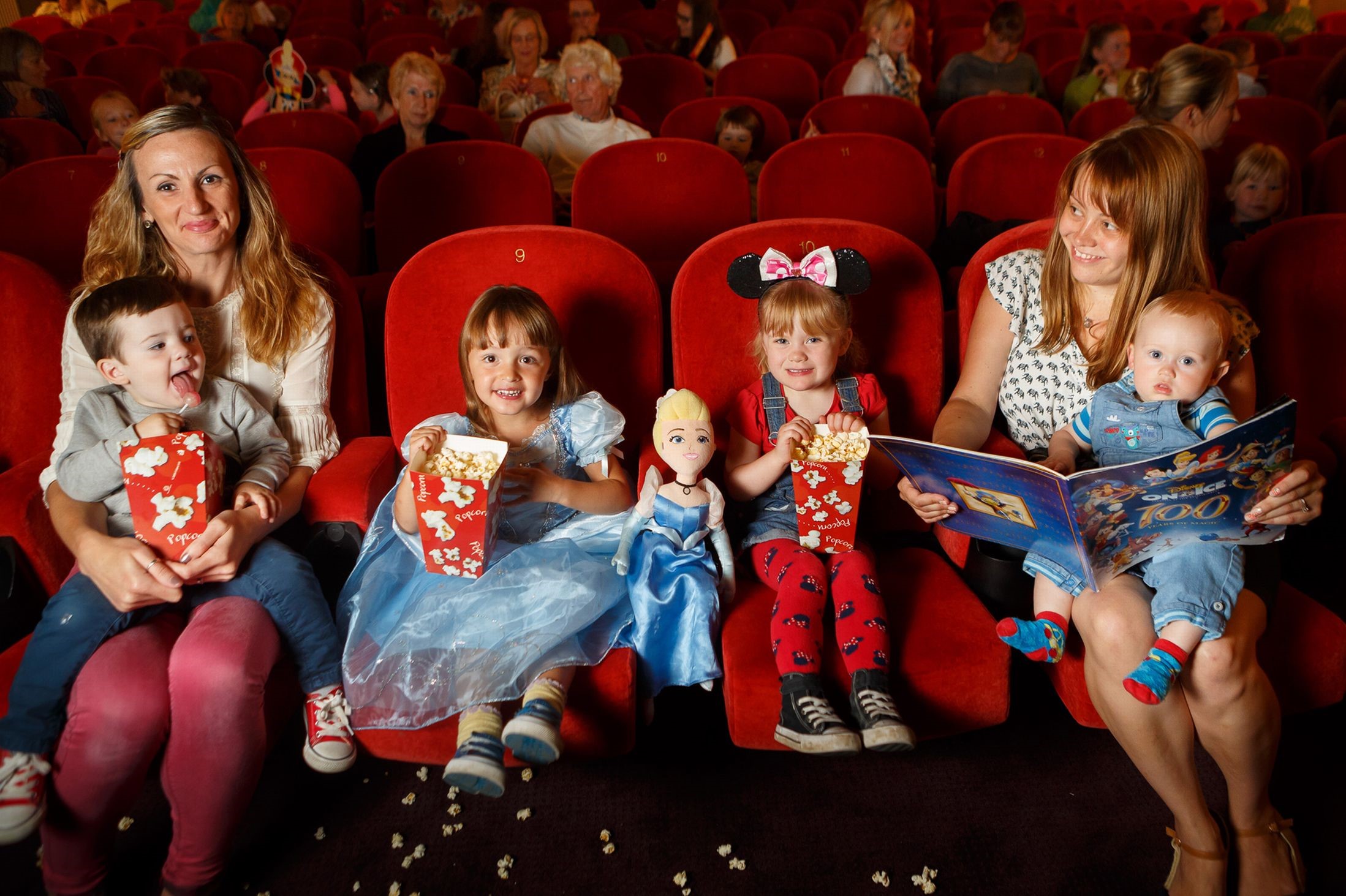 Trik Nyaman Pergi Ke Bioskop Bersama Anak Balita