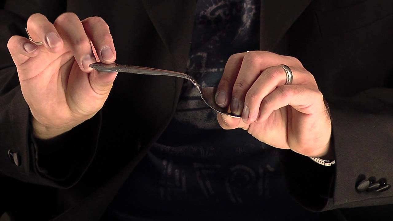 Bending Spoon : Trik Sulap untuk Menghibur Si Kecil