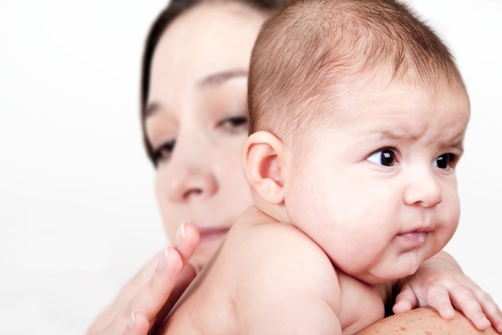 Cara Mengeluarkan Angin yang Benar dari Bayi yang Habis Minum Susu