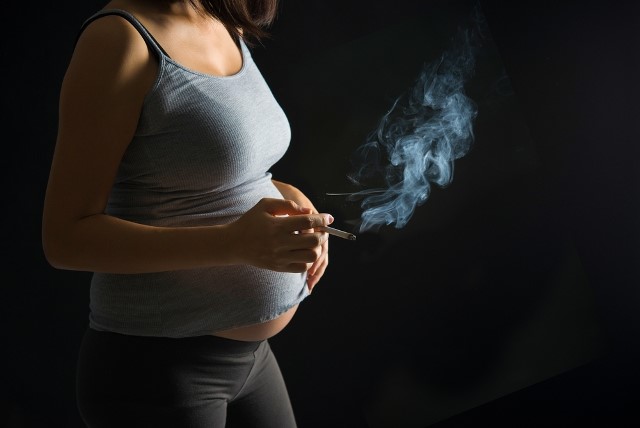 Kenali Bahaya Asap Rokok Bagi Jabang Bayi