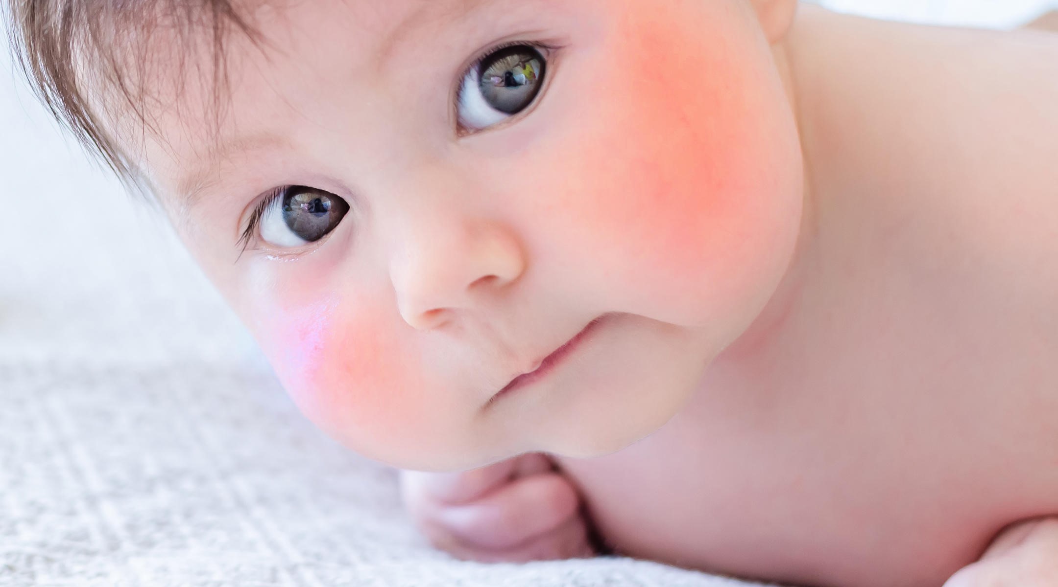 Tips Merawat Mata Si Kecil yang Baru Lahir
