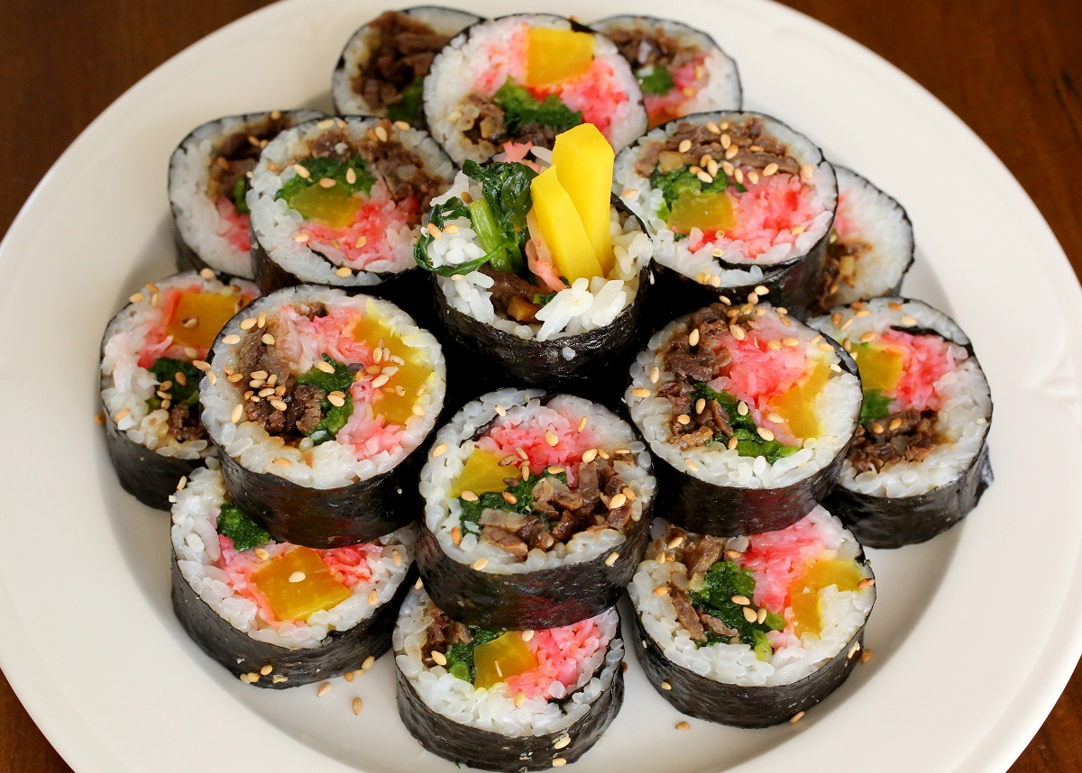 Kimbap, Sushi Ala Korea Ini Bisa Dibuat Sendiri Lho Moms!