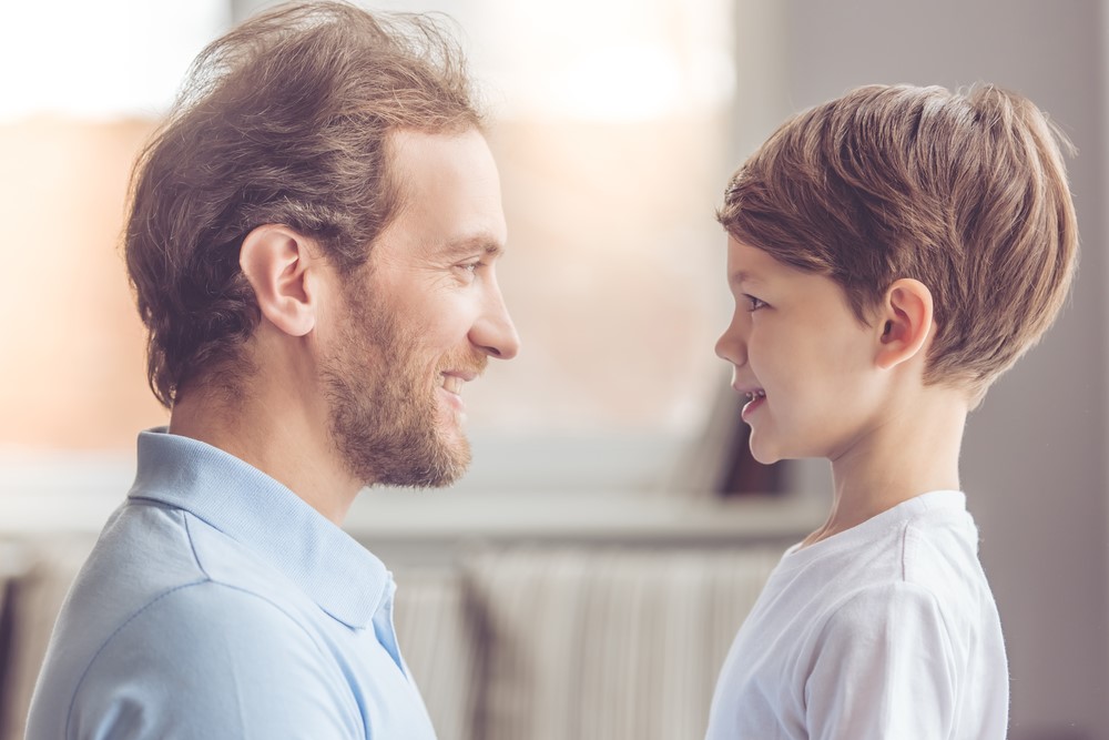 Apa yang Harus Ayah Lakukan Saat Anak Suka Meniru Gaya Bahasa Remaja?