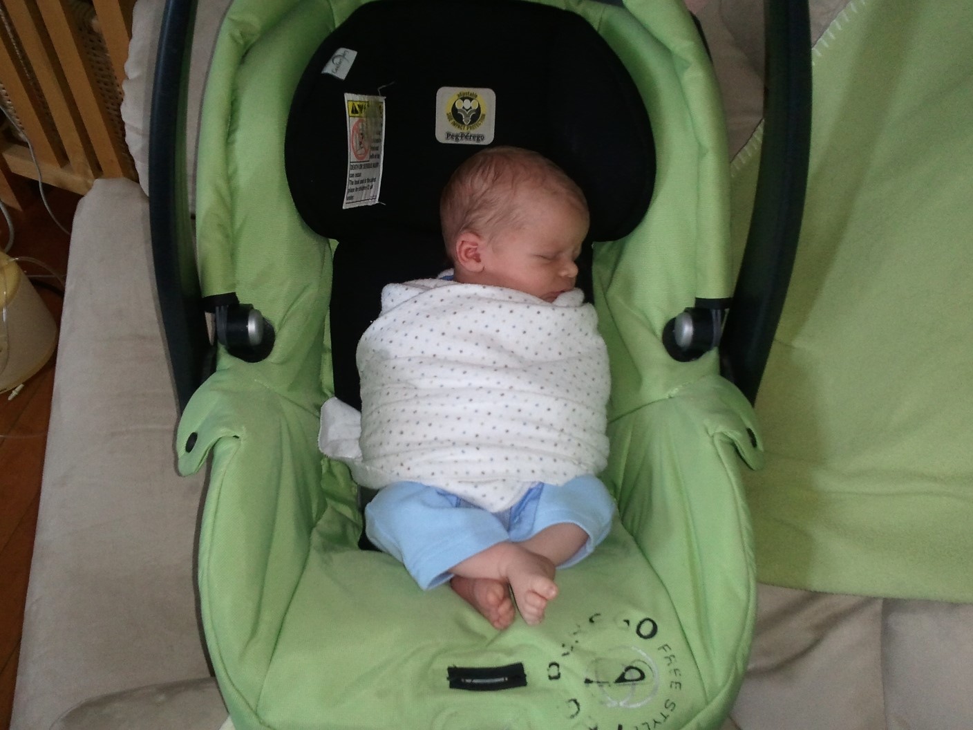 Bolehkah Bayi Dibedong ke dalam Car Seat?