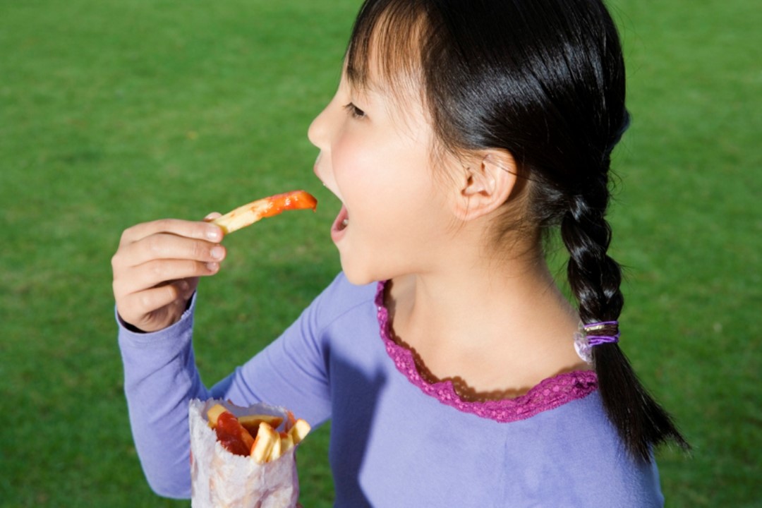 Hati-Hati Ibu, Fast Food Bisa Turunkan Kecerdasan Anak