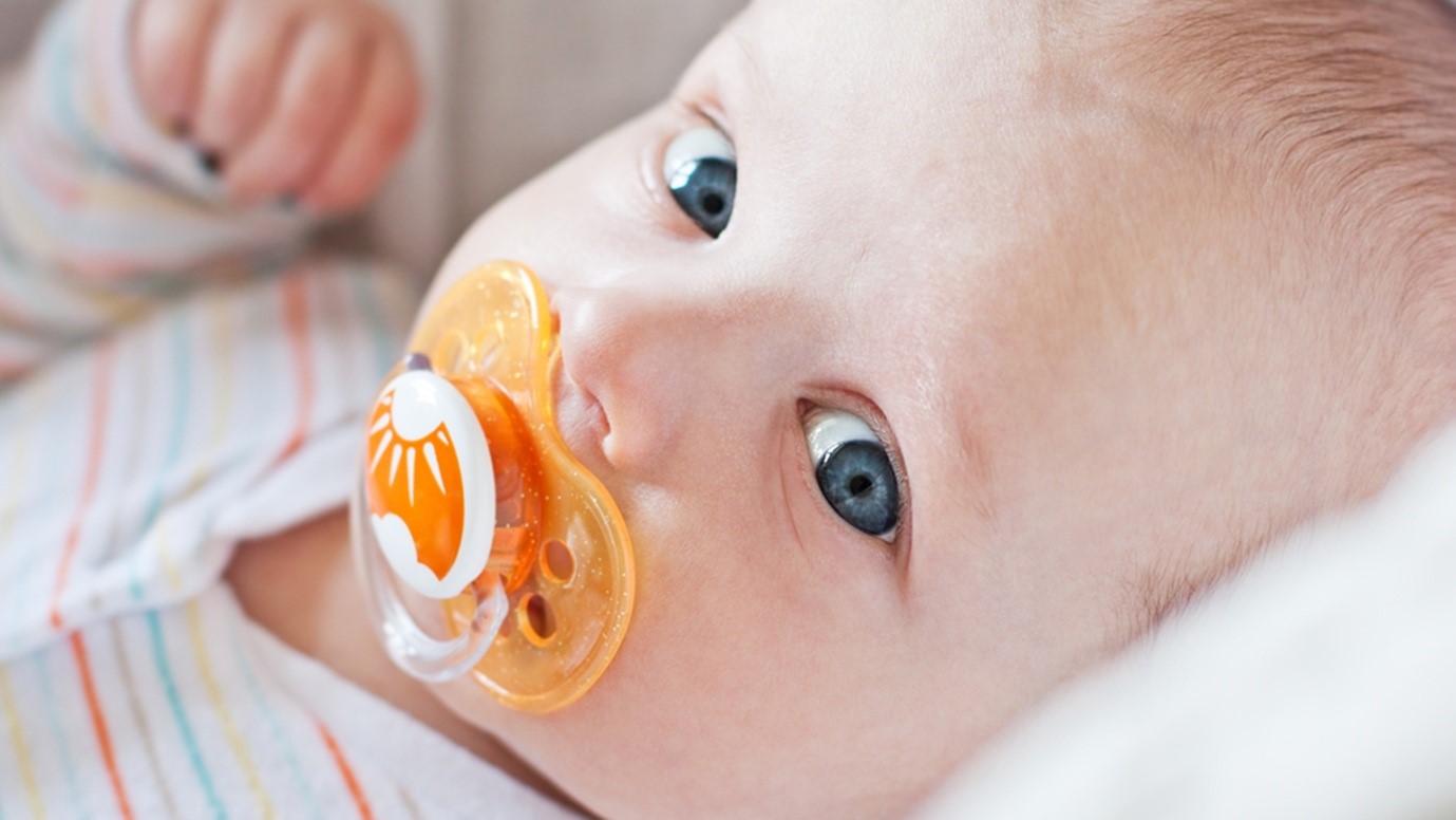 Bayi yang Sering Ngempeng Ternyata Lebih Rentan Mengalami Infeksi Telinga