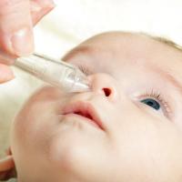 Amankah Memberi Obat Tetes Pada Anak yang Masih Bayi?